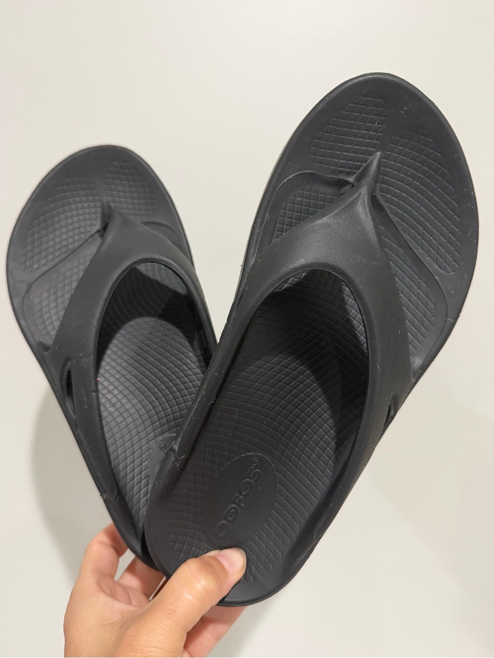 OOFOS OOriginal Recovery
Sandals Black Thong Flip Flops Comfort Shoe Size 6